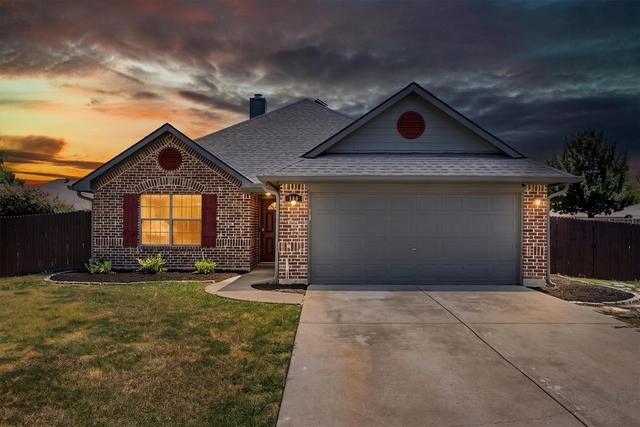 144 Price Circle - Photo 1