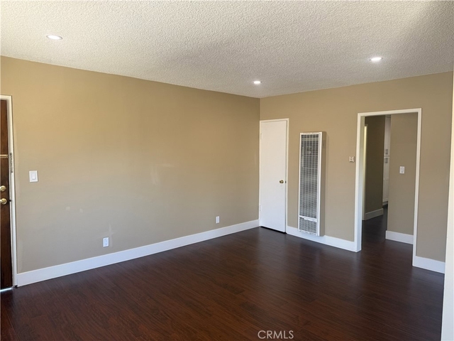 600 E Acacia Avenue - Photo 1