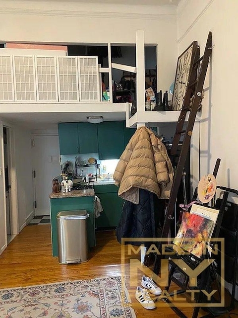 116 W 8th Street - Photo 1
