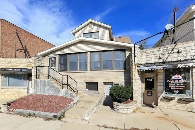 7050 W Higgins Avenue - Photo 1