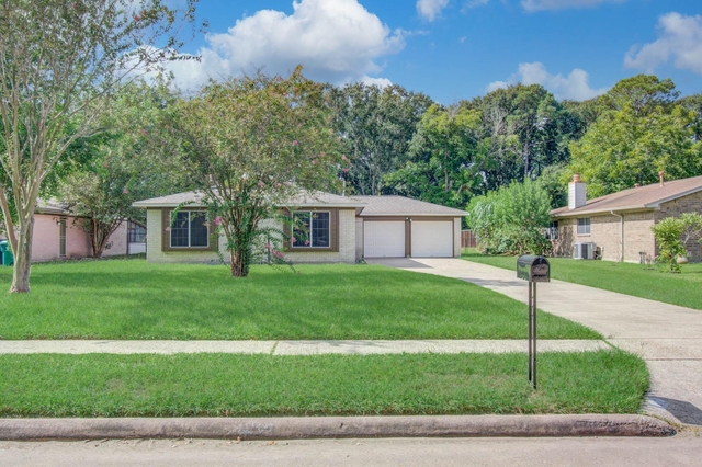 947 W Bertrand Street - Photo 1