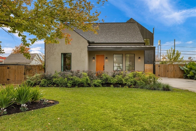 419 W 30th Street - Photo 1