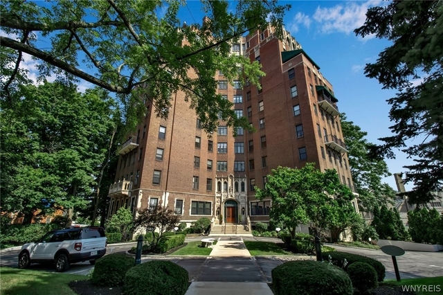 800 W Ferry Street - Photo 1