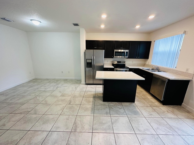 346 Ne 208th Terrace - Photo 1