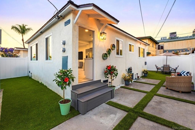 3060 Polk Ave - Photo 1