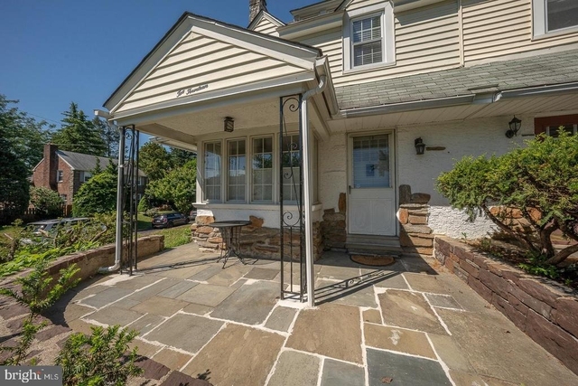 214 Harrogate Road - Photo 1