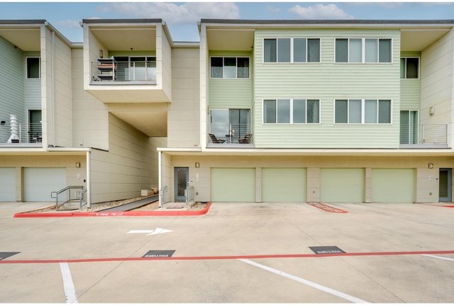 604 N Bluff Dr - Photo 1