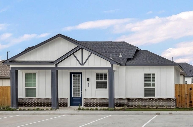 4250 Woodridge Parkway - Photo 1