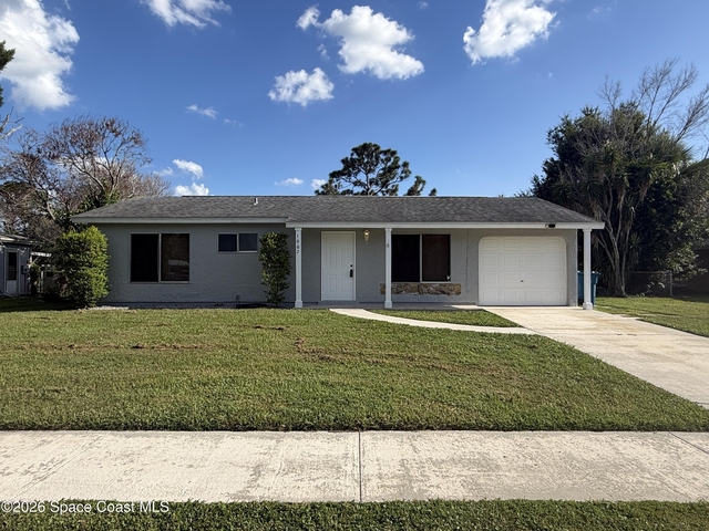 1607 Fairfield Circle Ne - Photo 1