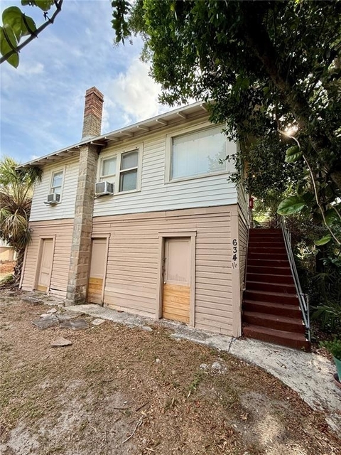 634 14th Street N - Photo 1