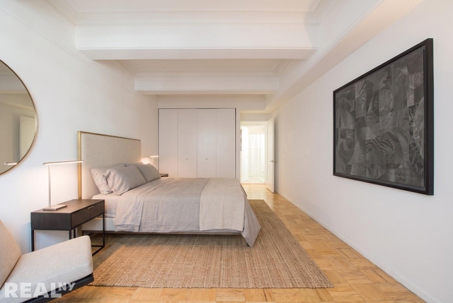 101 W 55th St - Photo 1