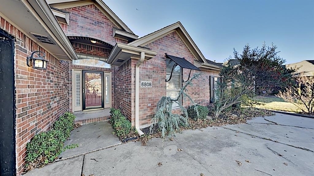 6808 Sandlewood Drive - Photo 1