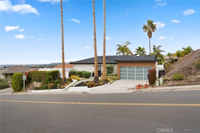 946 Avenida Presidio - Photo 1