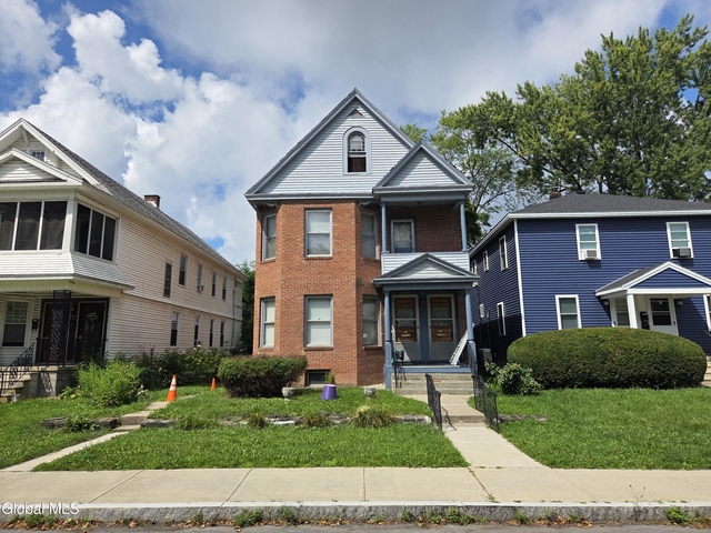 1273 Parkwood Boulevard - Photo 1