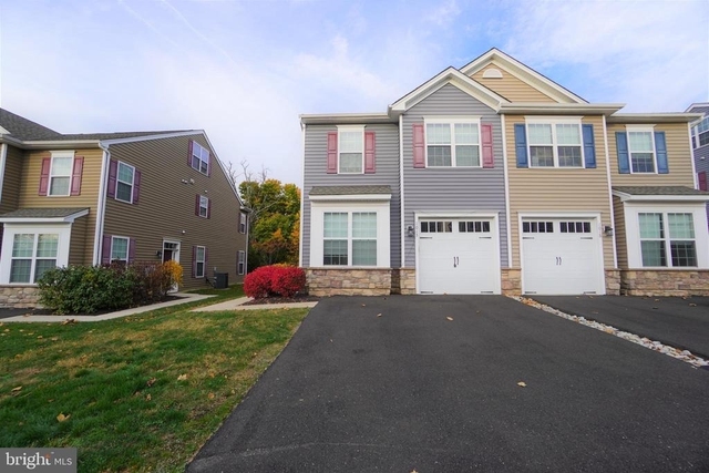 1013 Chapman Circle - Photo 1