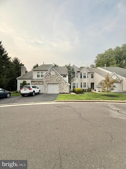 16 Martin Court - Photo 1