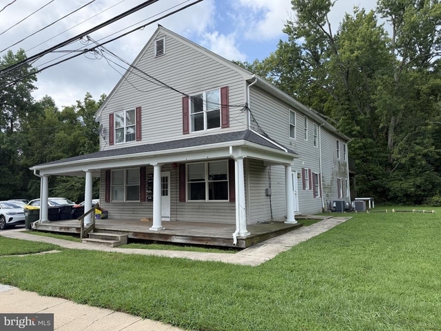 203 New London Road - Photo 1