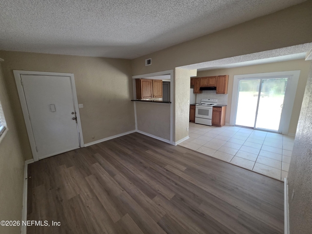 2815 Brackridge Boulevard E - Photo 1