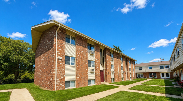 826 N Milwaukee Avenue - Photo 1