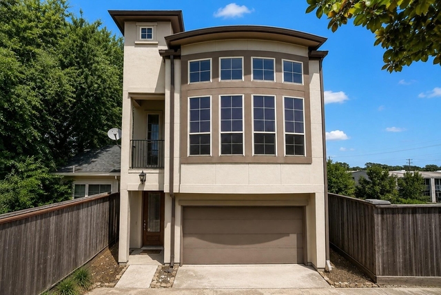 1616 Live Oak Street - Photo 1