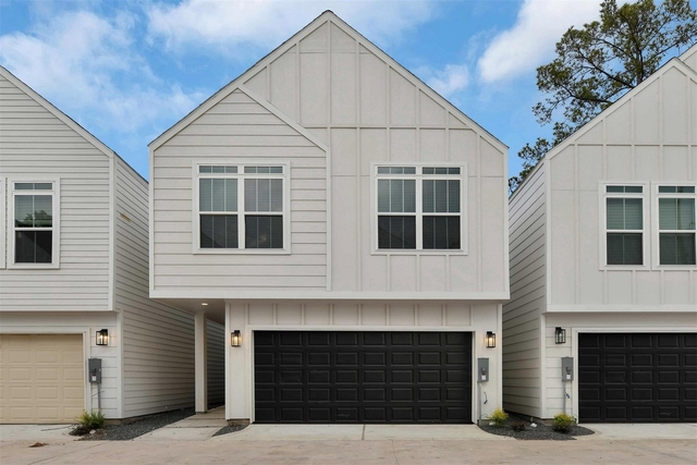 5721 White Magnolia Street - Photo 1