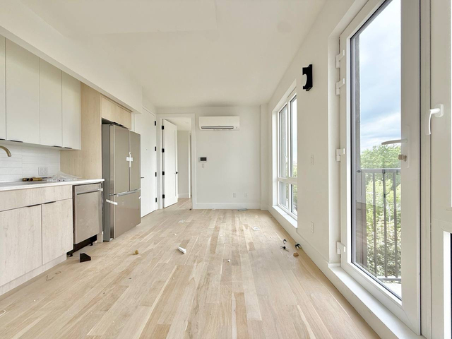 192 Graham Avenue - Photo 1
