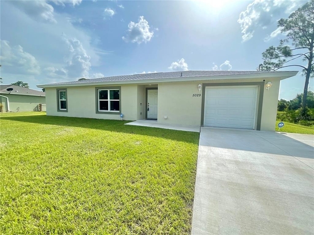 5029 W Hummingbird Drive - Photo 1
