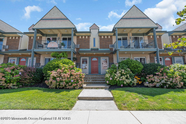 207 13th Avenue - Photo 1