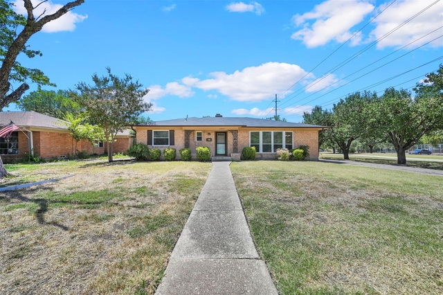 3468 Townsend Drive - Photo 1