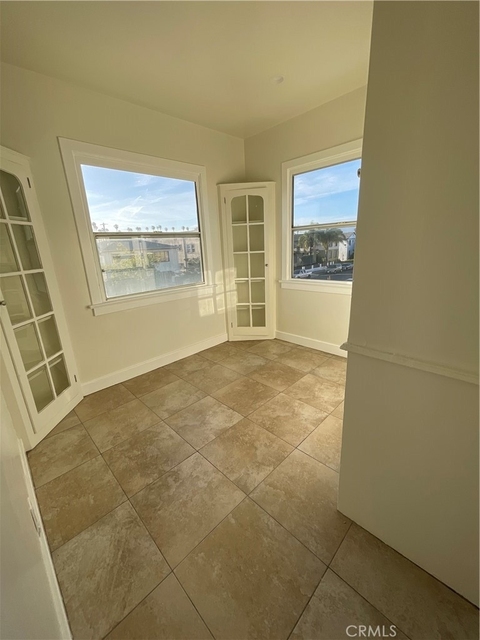 1522 Bronson Ave - Photo 1