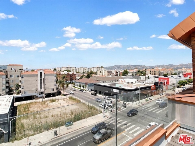 600 S La Brea Avenue - Photo 1