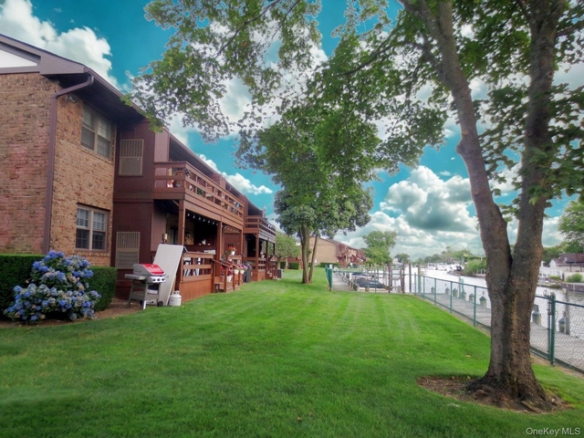 106 Mariners Way - Photo 1