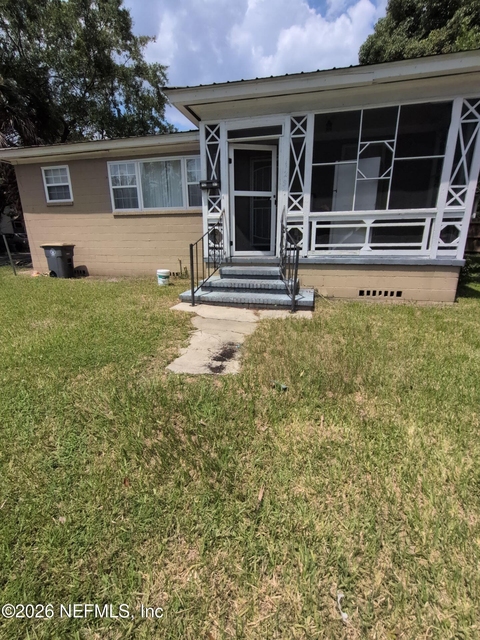1237 W 19th Street - Photo 1