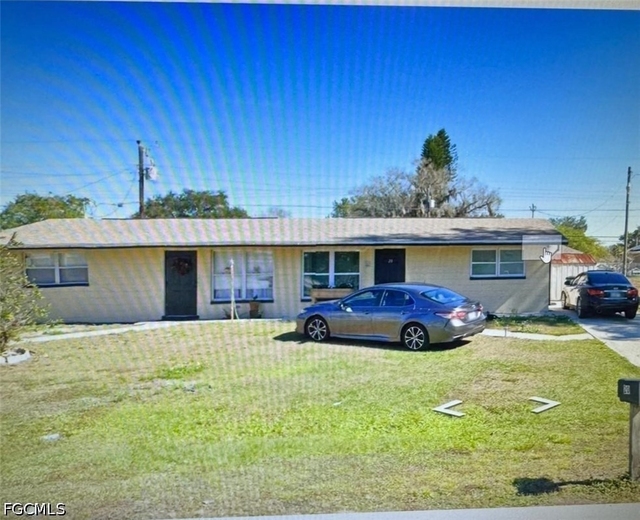 20 Westminster Street N - Photo 1