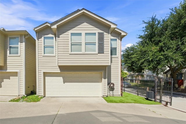 1421 Ruthven Street - Photo 1