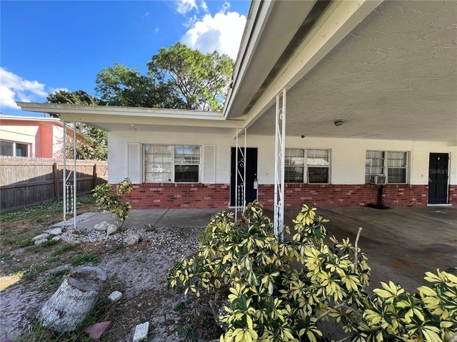 5005 19th Street W - Photo 1