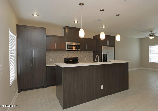410 Thorn Avenue - Photo 1