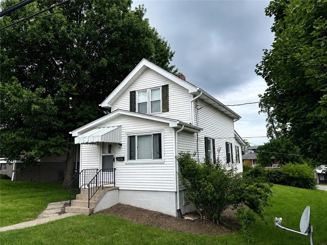 2828 Oak St - Photo 1
