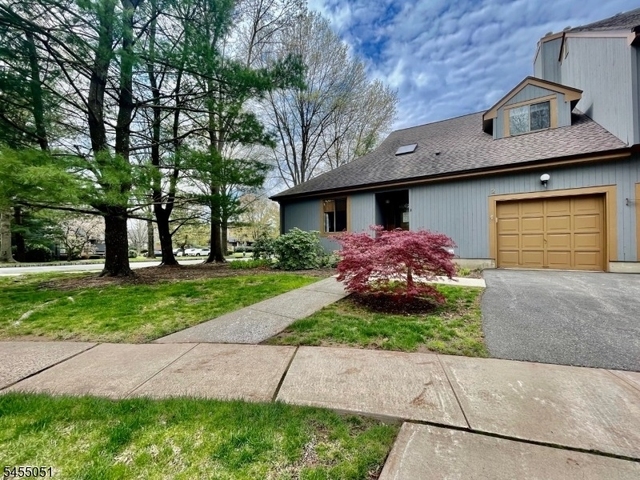 2 Hawthorne Pl - Photo 1