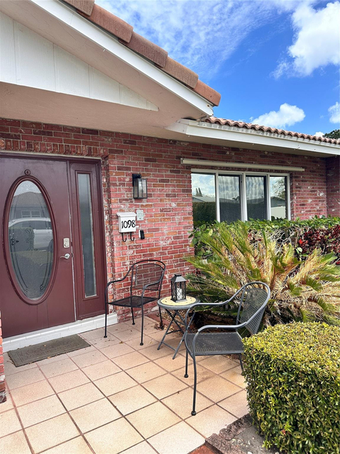 1098 Nw 15th Avenue - Photo 1