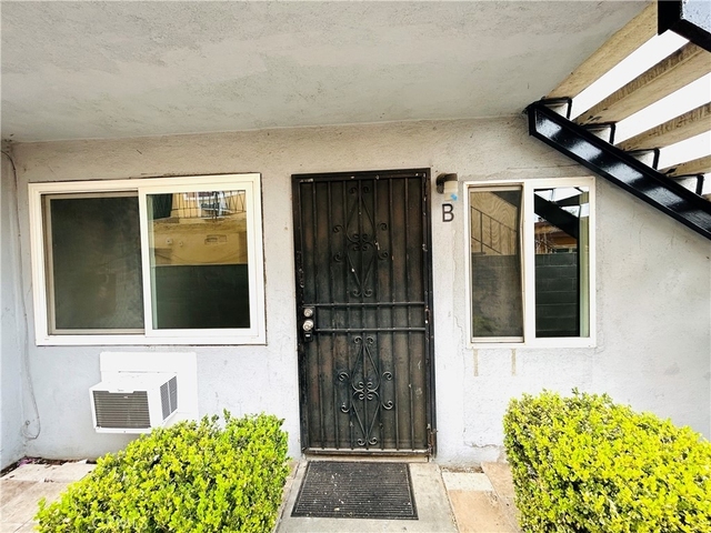 857 N Vineyard - Photo 1