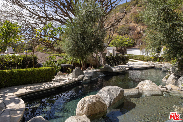 9507 Heather Road - Photo 1