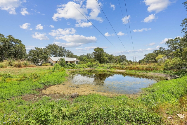 286 Simpson Ave - Photo 1