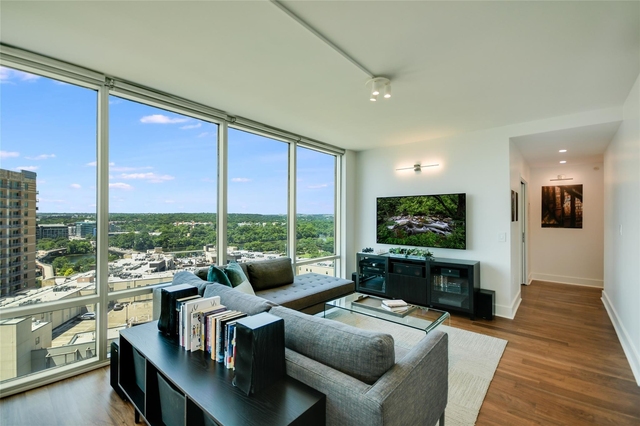 300 Bowie St - Photo 1