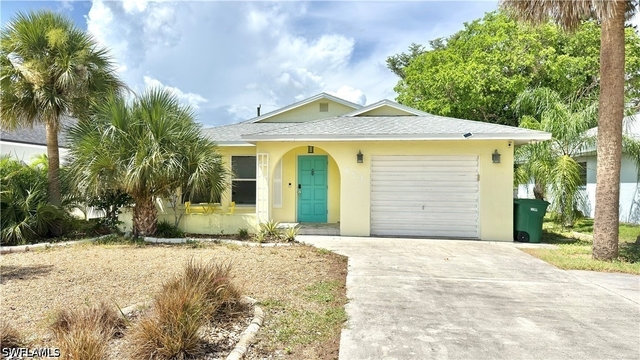 573 108th Avenue N - Photo 1