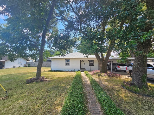 3016 Lincoln Street - Photo 1