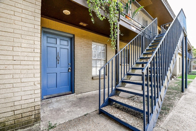 1518 East Avenue - Photo 1