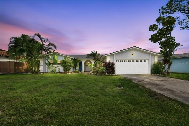 128 98th Avenue N - Photo 1