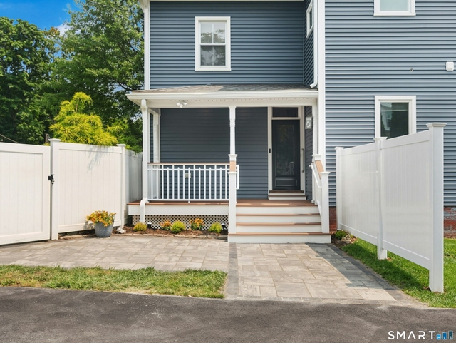 220 West Avenue - Photo 1