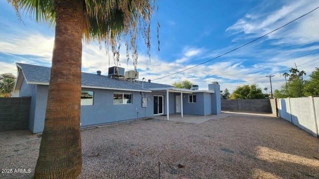 1654 N Queensbury -- - Photo 1